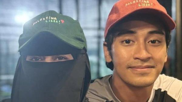 Potret Umi Pipik bersama Abidzar Al Ghifari.