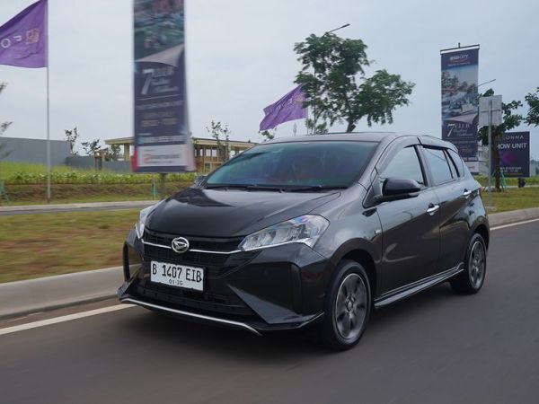 Daihatsu Sirion terbaru.