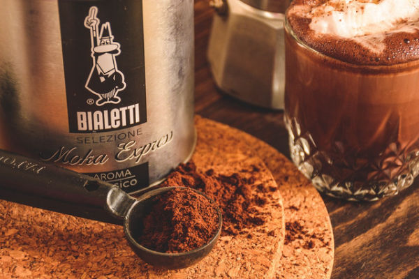 Ilustrasi Apakah ampas kopi bisa diseduh lagi? Foto: Unsplash/P.O.sitive Negative