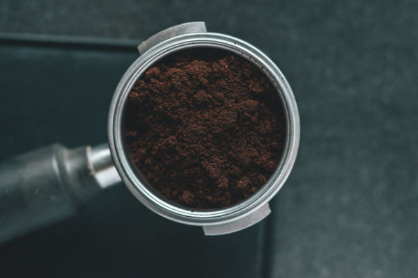 Ilustrasi Apakah ampas kopi bisa diseduh lagi? Foto:Unsplash/Daniel Klaffke