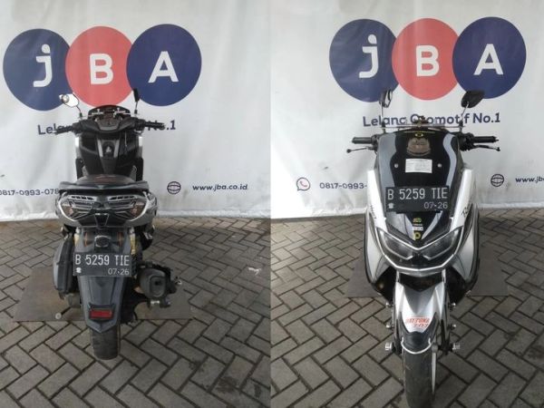 Tampak depan dan belakang motor murah Yamaha NMAX.