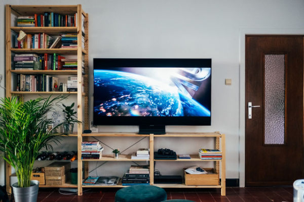 Ilustrasi sinopsis undercover high school, foto: unsplash/Jonas Leupe