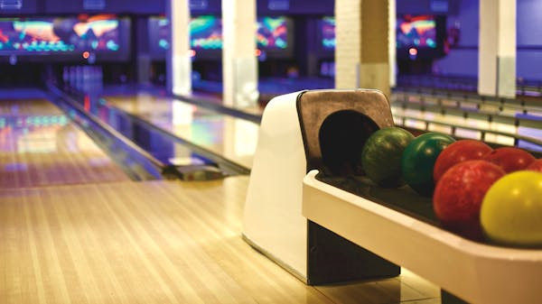 Ilustrasi Rekomendasi Tempat Main Bowling di Jakarta. <div class=