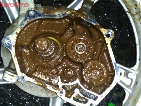 Efek membiarkan gir rasio motor matik rusak