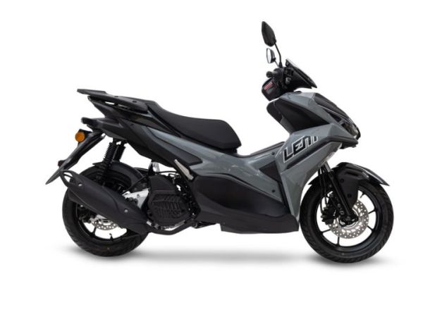 Sisi samping kanan motor matic baru LEM NVH Z11 2025.