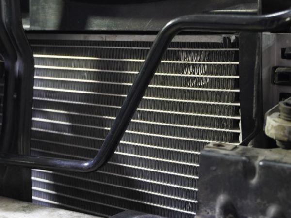 Waspada kebocoran kondensor yang bisa mengganggu kerja AC mobil