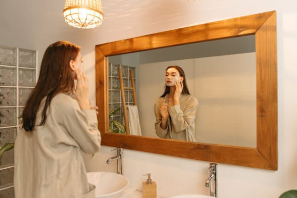 Ilustrasi Micellar Water untuk Kulit Sensitif Terbaik. <div class=