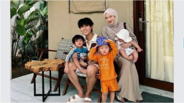 KELUARGA JULIA PRASTINI - Julia dan Dae Hoon kerap membagikan momen kebersamaan dengan anak-anaknya.