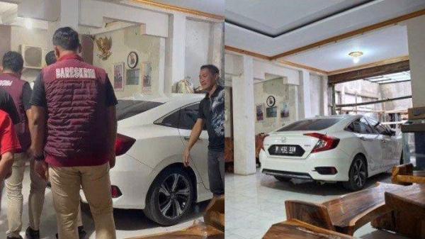 KADES KOHOD DIGELEDAH - (kiri) mobil putih milik Kades Kohod yang disorot saat Bareskrim menggeledah rumahnya, Senin (10/2/2025).