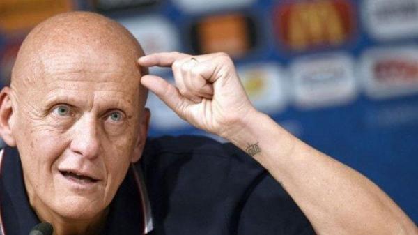 Pierluigi Collina, saat berbicara dengan media di konfrensi pers, 20 April 2016, di Enghien-les-Bains, Paris Utara