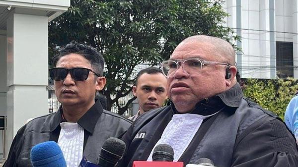 RAZMAN NASUTION DATANGI MA- Pengacara Razman Nasution dan Firdaus Oiwobo bersama rombongannya menyambangi Gedung Mahkamah Agung (MA) pada Senin (10/2/2024).