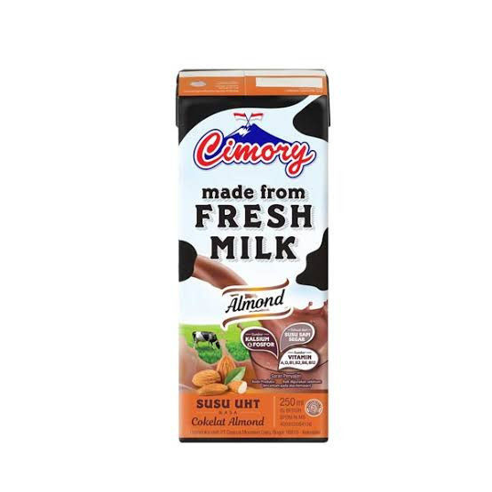 Merek Susu Almond di Indomaret. Foto adalah Cimory Almond Milk UHT 250 ml. Sumber foto: Hypermart Ponorogo