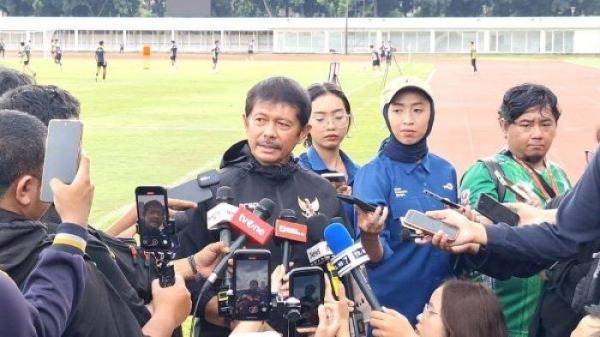 WAWANCARA INDRA SJAFRI - Pelatih Timnas Indonesia U-20, Indra Sjafri saat memaparkan persiapan terakhir skuad Garuda jelang tampil pada Piala Asia U-20 2025 di Stadion Madya, Senayan, Jakarta, Rabu (5/2/2025).