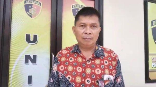 PELECEHAN SEKSUAL - Jefry Rondonuwu saat ditemui di Polres Minut, Sulawesi Utara, Kamis (13/2/2025). Ia menerima dengan lapang dada keputusan penonaktifan dari Pemkab Minut.