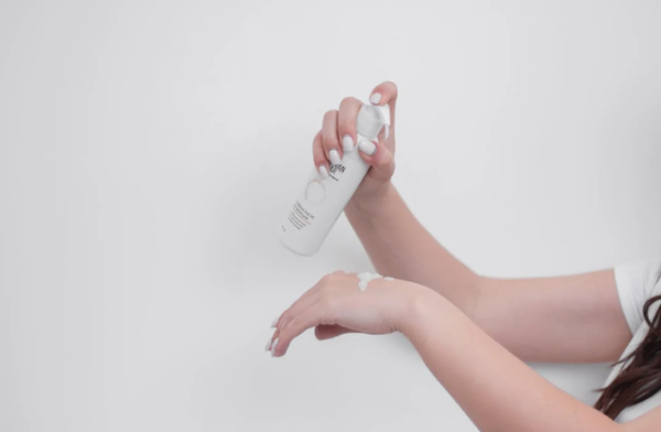 Ilustrasi Rekomendasi Handbody Nivea untuk Menghilangkan Bekas Luka dan Memutihkan. Sumber: Pexels/Анастасия Триббиани