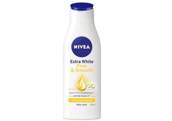 Foto adalah NIVEA Extra White Firm & Smooth Lotion. Sumber foto: tokopedia.com