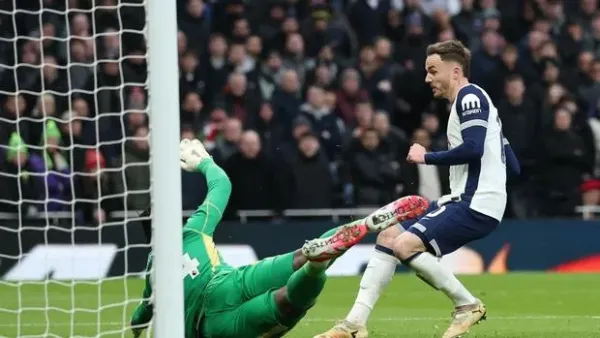 Soccer Football - Premier League - Tottenham Hotspur v Manchester United - Tottenham Hotspur Stadium, London, Britain - February 16, 2025 Tottenham Hotspur's James Maddison scores their first goal past Manchester United's Andre Onana Action Images via Reuters/Paul Childs EDITORIAL USE ONLY. NO USE WITH UNAUTHORIZED AUDIO, VIDEO, DATA, FIXTURE LISTS, CLUB/LEAGUE LOGOS OR 'LIVE' SERVICES. ONLINE IN-MATCH USE LIMITED TO 120 IMAGES, NO VIDEO EMULATION. NO USE IN BETTING, GAMES OR SINGLE CLUB/LEAGUE/PLAYER PUBLICATIONS. <div class=
