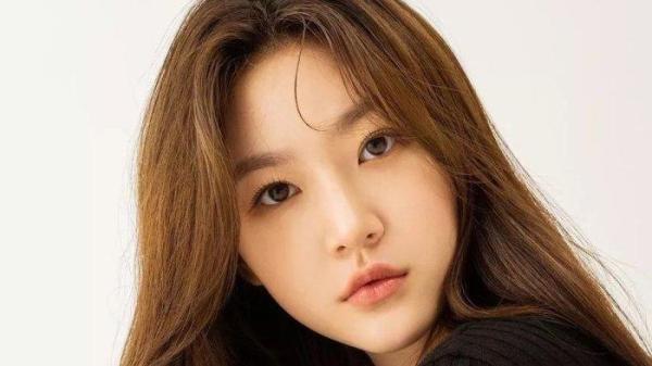 KIM SAE RON MENINGGAL : Aktris Kim Sae Ron ditemukan meninggal dunia di rumahnya, Minggu (16/2/2025)(Soompi) Profil Kim Sae Ron