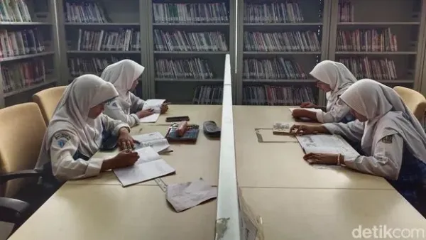 Mobil perpustakaan keliling Dinas Perpustakaan dan Kearsipan Lebak. <div class=