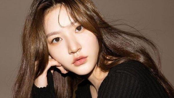 KIM SAE RON MENINGGAL - Berikut tersaji beberapa fakta tentang sosok Kim Sae Ron. Artis cantik yang pernah bintangi drama Korea 'Witch Bogam', kini meninggal dunia.