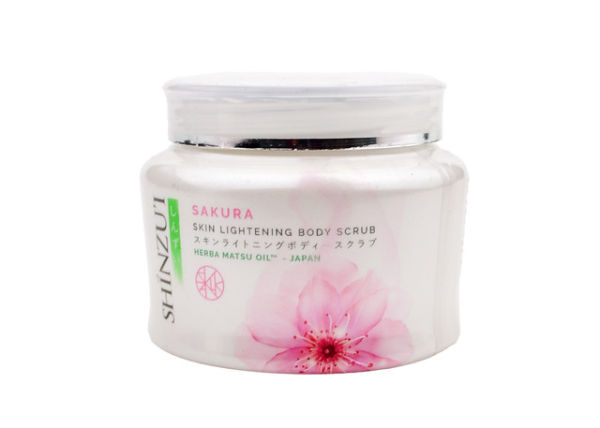 Shinzui Skin Lightening Body Scrub Sakura. Sumber : tokopedia.com