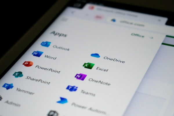 Fungsi VLOOKUP dan HLOOKUP di Excel. Foto Hanya Ilustrasi, Bukan Sebenarnya. Sumber Foto: Unsplash.com/Ed Hardie