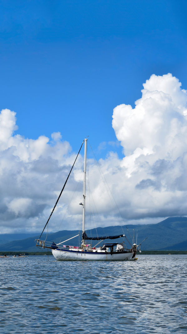 Yacht Travel: 8 Tips!