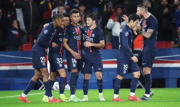 PARIS, FRANCE - OCTOBER 19: Warren Zaire-Emery #33 of Paris Saint-Germain celebrate his first goal with teammates during the Ligue 1 McDonald's match between Paris Saint-Germain and RC Strasbourg Alsace at Parc des Princes Stadium on October 19, 2024 in Paris, France. <div class=