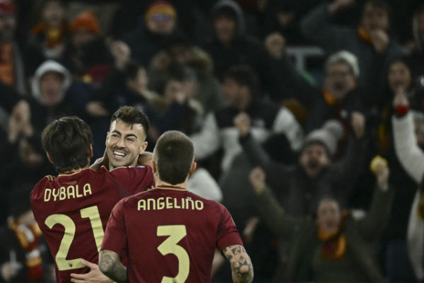 AS Roma pada pertandingan Liga Italia di Stadion Olympic, Roma, Italia, Jumat (17/1/2025). Foto: Filippo MONTEFORTE/AFP