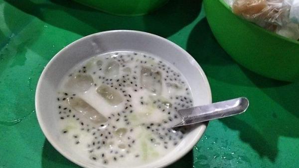 MINUMAN BUKA PUASA. Hidangan Dawet di Kedai Dawet Telasih Bu Dermi Pasar Gede Solo, Minggu (13/3/2022). Tribunsolo.com/Mardon Widiyanto