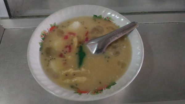 BUKA PUASA ENAK. Satu porsi es dawet gempol pleret enak di Kios Es Gempol Pleret Solo, Senin (2/20/2017) . Tribunsolo.com