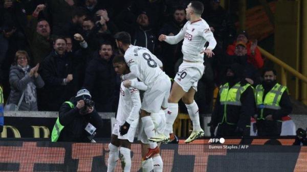 SELEBRASI RASHFORD - Striker Manchester United, Marcus Rashford (kiri) merayakan gol pembuka saat melawan Wolverhampton di stadion Molineux pada 1 Februari 2024. (Arsip foto Februari 2024).