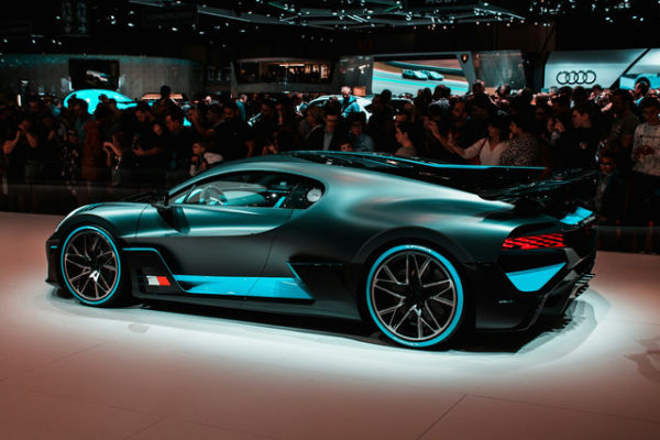 GIIAS 2025 Kapan? Foto hanya sebagai ilustrasi bukan gambar dan tempat sebenarnya. Sumber foto: Unsplash-Tim Meyer