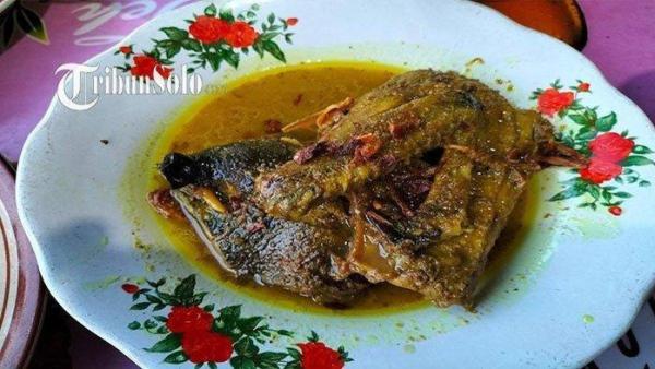 KULINER KHAS KLATEN - Kuliner opor bebek di warung Bu Yadi
