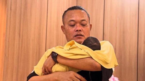 PAMER CUCU - Komedian Sule pamer bersama cucu Baby Selina, 18 Februari 2025.