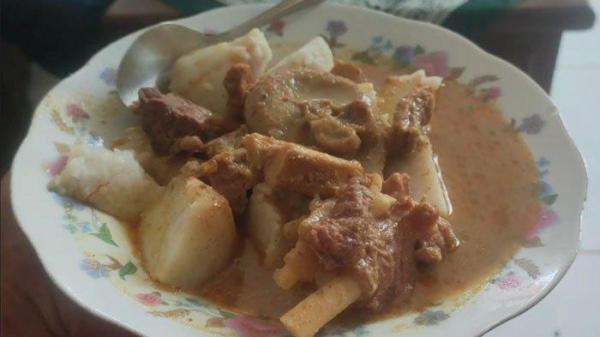 Topak Ladeh kuliner khas Bangkalan yang selalu disajikan dalam setiap momen perayaan Lebaran Ketupat, Rabu (17/4/2024) sepekan setelah Hari Raya Idul Fitri atau di setiap hari ke-8 di Bulan Syawal.