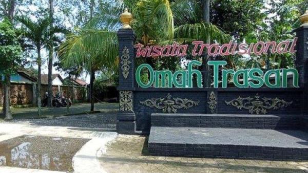 Omah Trasan salah satu wisata di Kabupaten Klaten yang bernuansa Jawa.