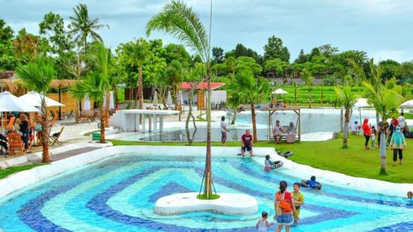Bale Rantjah Park di Boyolali menjadi tempat wisata air dan kuliner kekinian dengan konsep beach club yang bisa ditemukan di Bali.