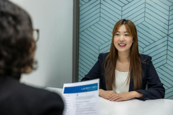 Contoh pencapaian dalam hidup. Foto adalah wawancara kerja. Sumber: Pexels/Resume Genius