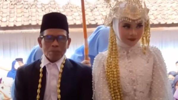 PERNIKAHAN BEDA USIA - Tangkapan layar unggahan akun Youtube Garut Turunan Kidul pada Kamis (27/2/2025) - Kakek berusia 70 tahun di Garut, Jawa Barat menikahi wanita usia 20 tahun.