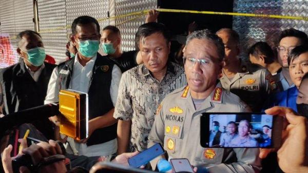 BOS RUKO DICOR - Kapolres Metro Jakarta Timur Kombes Nicolas Ary Lilipaly, saat memberikan keterangan terkait penemuan mayat yang dicor di Pulogadung, Rawamangun, Rabu (26/2/2025). Dipicu sakit hati pelaku dengan korban.