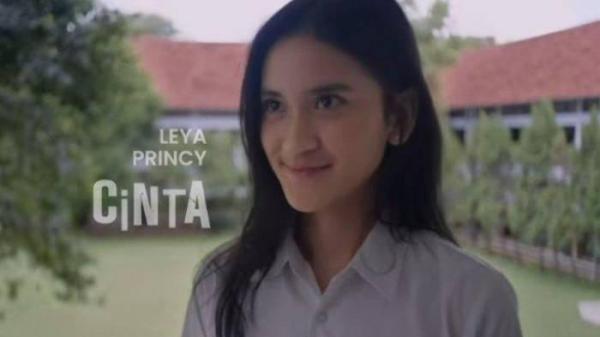 SOSOK LEYA PRINCY - Rumah produksi Miles Films baru saja mengumumkan nama-nama pemeran film musikal Rangga & Cinta. Harleya Princy kini ditunjuk memerankan karakter Cinta.