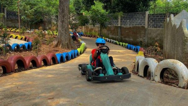 Ilustrasi wahana permainan gocart di Sigong Park Purwokerto.