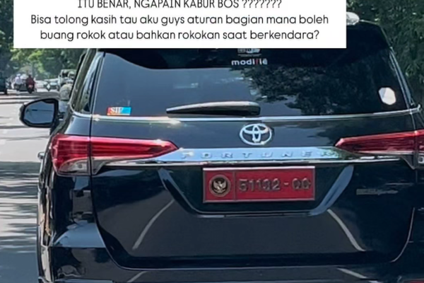 Viral di media sosial sopir mobil dinas Kementerian Pertahanan (Kemenhan) Republik Indonesia justru menyerempet ibu hamil setelah ditegur karena buang puntung rokok sembarang