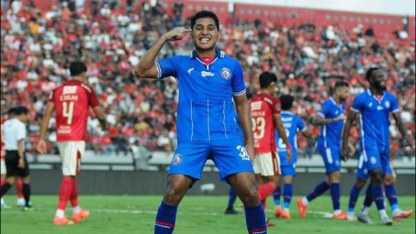 SELEBRASI SALIM TUHAREA saat Arema FC vs Bali United dalam lanjutan BRI Liga 1.