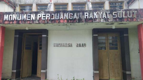 TERBENGKALAI: Gedung Minahasa Raad di Manado, Sulawesi Utara terbengkalai. Banyak situs sejarah rusak