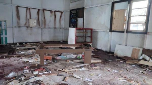 TERBENGKALAI: Gedung Minahasa Raad di Manado, Sulawesi Utara terbengkalai. Banyak situs sejarah rusak