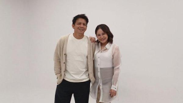 Penyanyi Ariel NOAH dan Rossa berpose usai berbincang soal perilisan lagu duet Nada-nada Cinta di kantor Musica Studios, Jakarta Selatan, Jumat (16/8/2024).