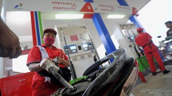 PERTALITE DIOPLOS PERTAMAX - PT Pertamina Patra Niaga, Sub Holding Commercial & Trading PT Pertamina mencatat terdapat 50 ribu kendaraan telah mendaftar sebagai pengguna BBM Subsidi ), sejak pendaftaran dibuka pada 1 Juli 2022 hingga hari keempat (4 Juli 2022). Ramai Pertalite dioplos denga Pertamax, apa dampaknya buat mesin?