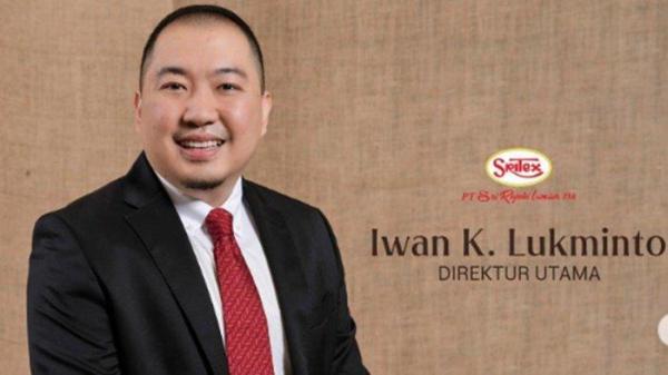 IWAN KURNIAWAN LUKMINTO. Potret Iwan Kurniawan Lukminto menjabat Direktur Utama PT Sritex diunggah pada (13/3/2023). Karier Iwan Kurniawan Semakin meningkat saat ditunjuk jadi wakil direktur utama Sritex pada 2014, baru menjabat Direktur Utama 2 Tahun